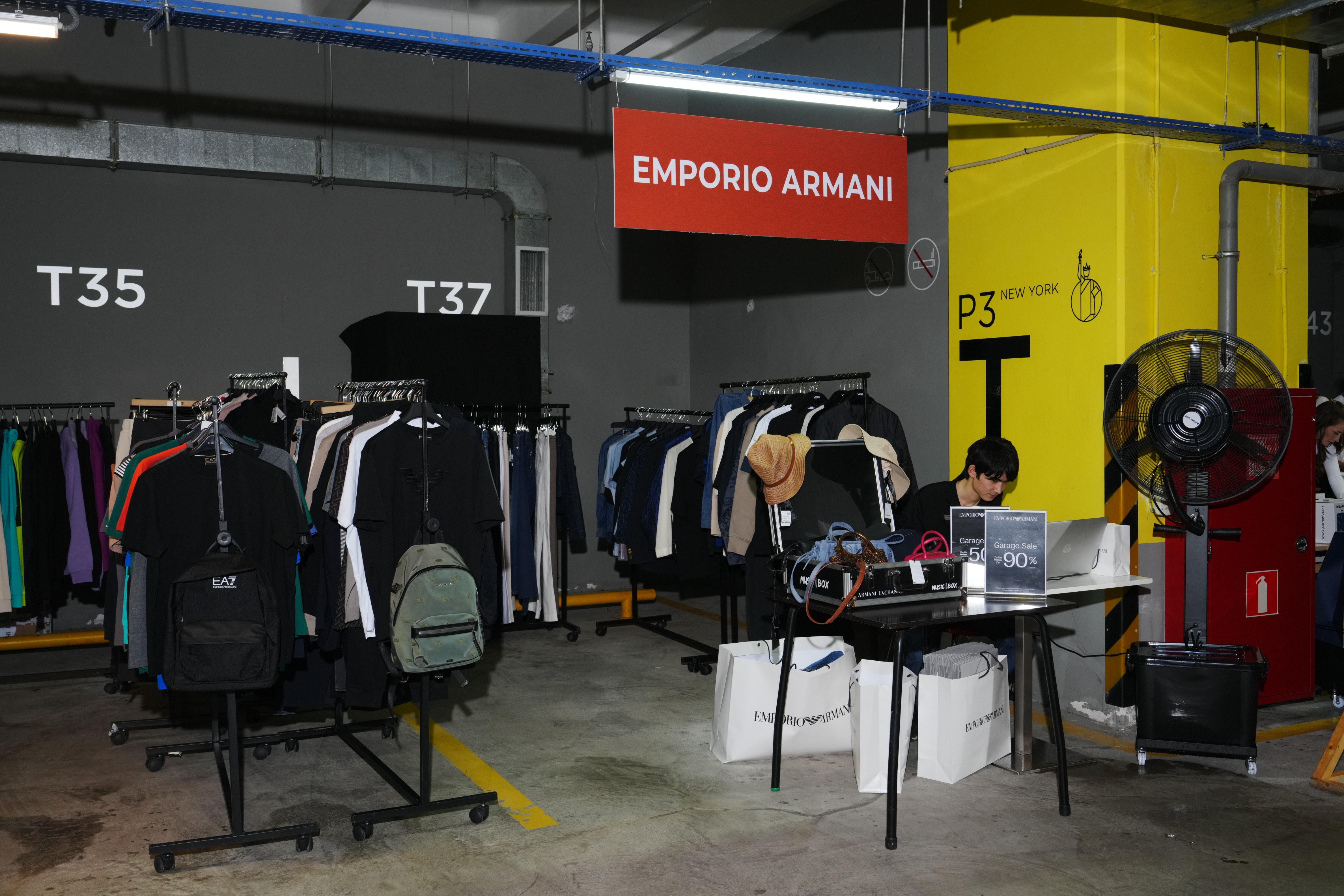 Летний Garage Sale в Esentai Mall 3